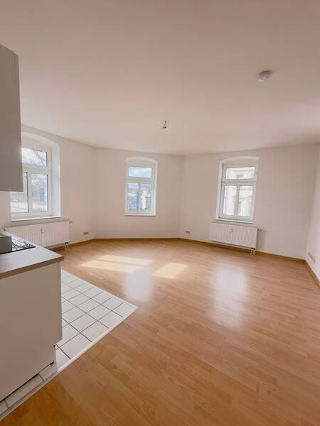 Gemütliche 2-Zimmer mit Laminat, Wanne und EBK in guter Lage – Chemnitz – Vorschaubild 4