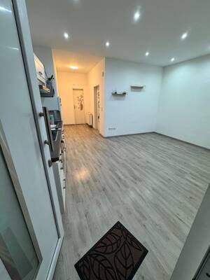Zentral gelegene 2-Zimmer-Erdgeschosswohnung, teilmobil, Neustadt