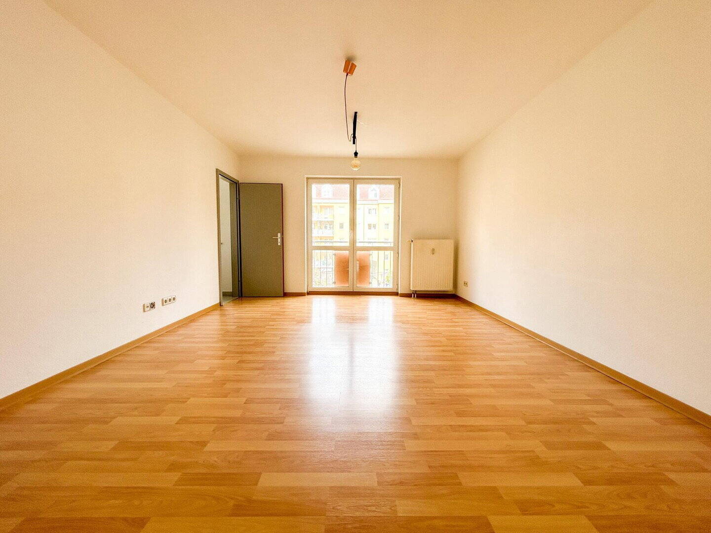 Gepflegte 2-Zimmer-Wohnung mit TG-Duplexstellplatz in zentraler Lage von Fürth