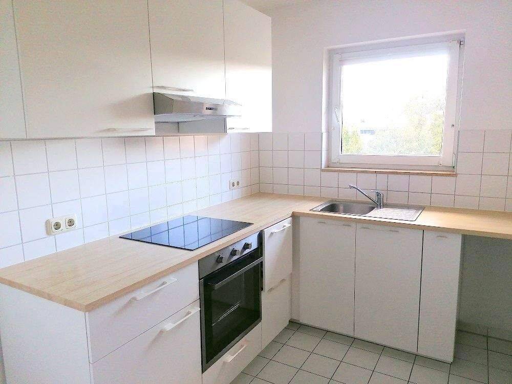 !! Einbauküche in 2-Zimmer-Wohnung mit Balkon, Aufzug und TG-Stellplatz !!