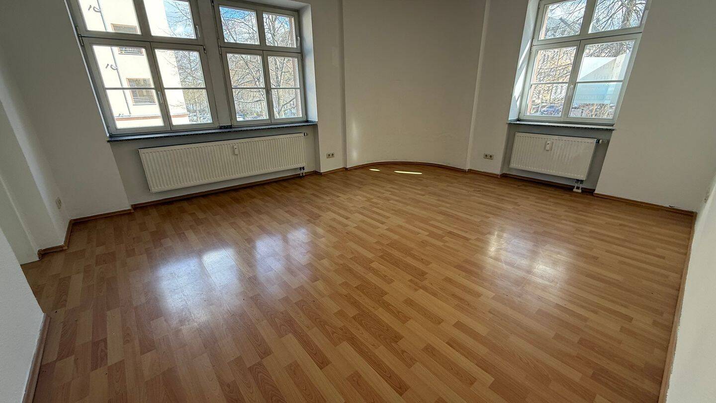 1. OG mit Aufzug / neues Laminat wird verlegt oder Kaltmietfrei mögl. – Chemnitz – Vorschaubild 8