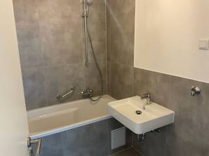Große 2-Zimmer-Wohnung + Balkon, offener Kochbereich, Wannenbad, Aufzug – 44801 Bochum – Vorschaubild 5