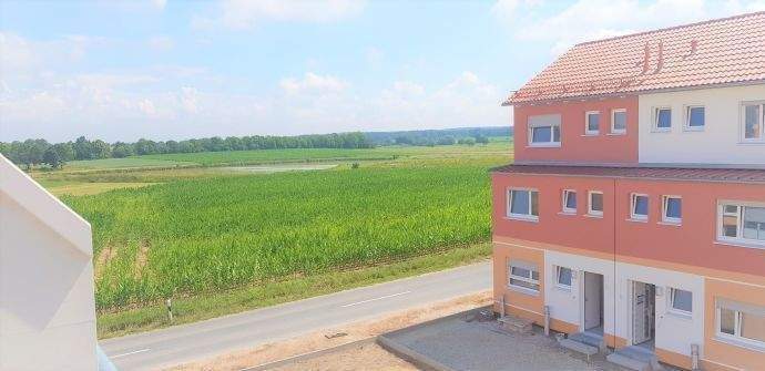 Großzügiges schönes Reihenmittelhaus mit Dachterrasse, Keller, Garten und zwei Stellplätze und optional Garage – Adelsdorf – Vorschaubild 4