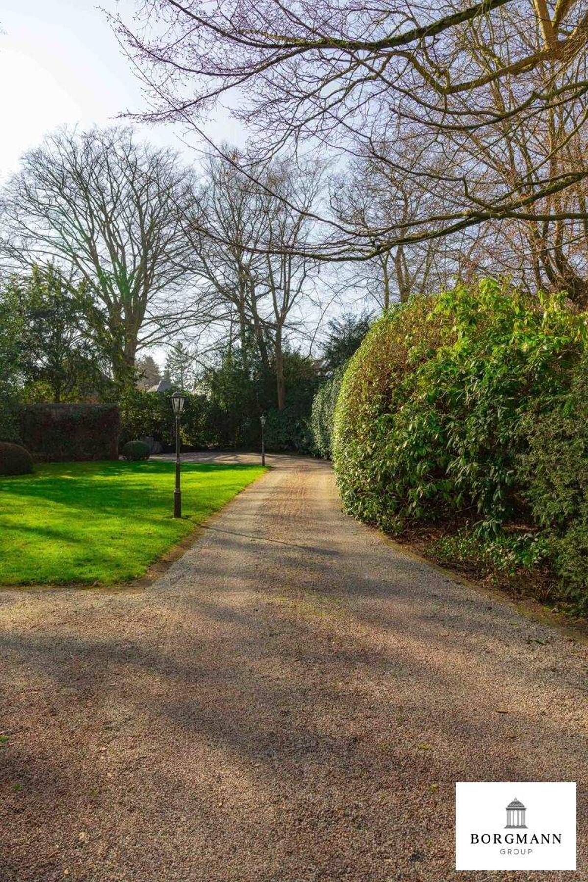 Ruhige Villenstraße: Wohntraum mit großem Südgarten – 22607 Hamburg – Bild 1 von 7