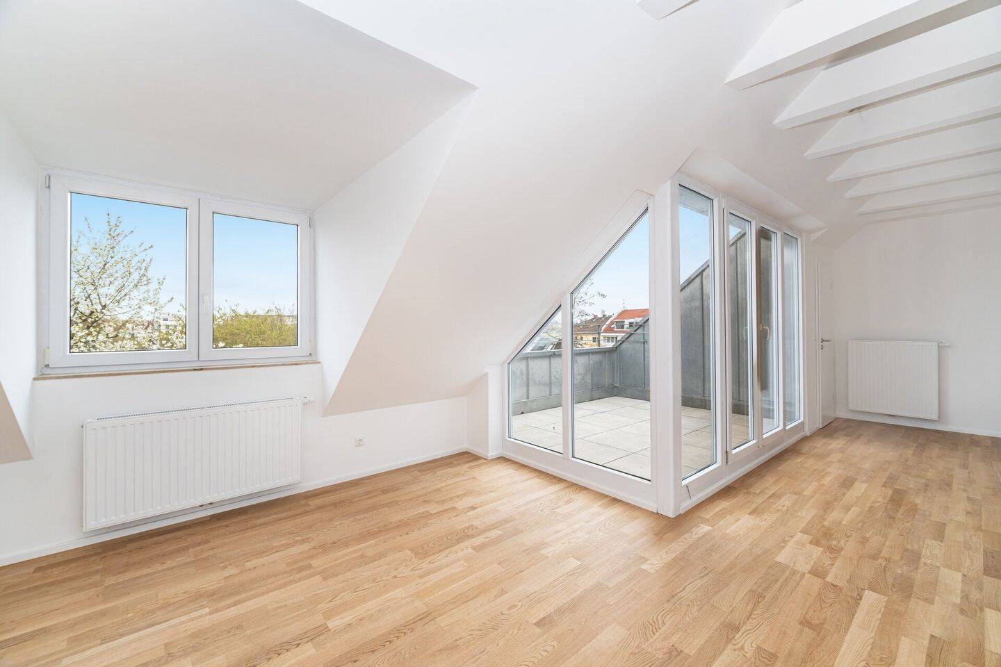 Erstbezug nach Sanierung - charmante 2 Zimmer Dachgeschoss Wohnung – München – Vorschaubild 2