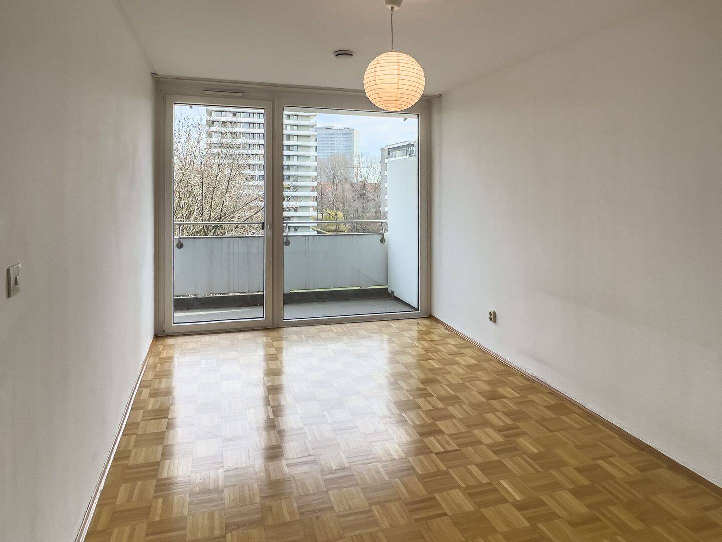 Helle und gepflegte 2-Zi.-Wohnung im 5. OG am Petuelpark in Schwabing-West – München – Vorschaubild 6