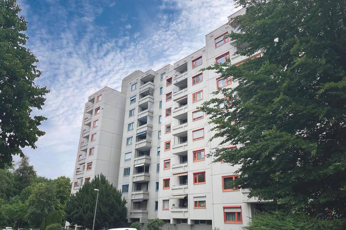 3 ½-Zimmer-Wohnung mit Balkon, Aufzug und Garage! – 70569 Stuttgart – Bild 1 von 9