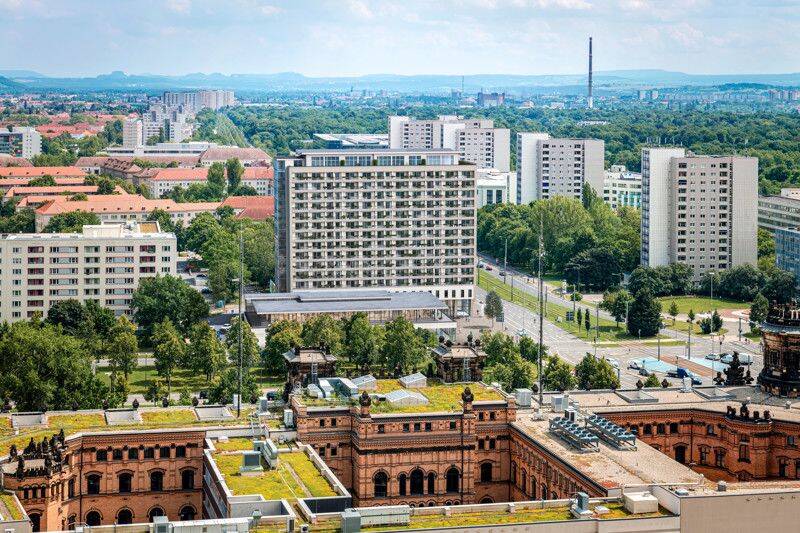 Moderne Wohnung mit Ausblick: Einbauküche und Balkon – Dresden – Vorschaubild 7