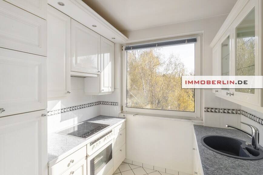 IMMOBERLIN.DE - Herrliche Aussichten! Dachgeschosswohnung mit privater Sonnenterrasse & Stellplatz – Berlin – Vorschaubild 5