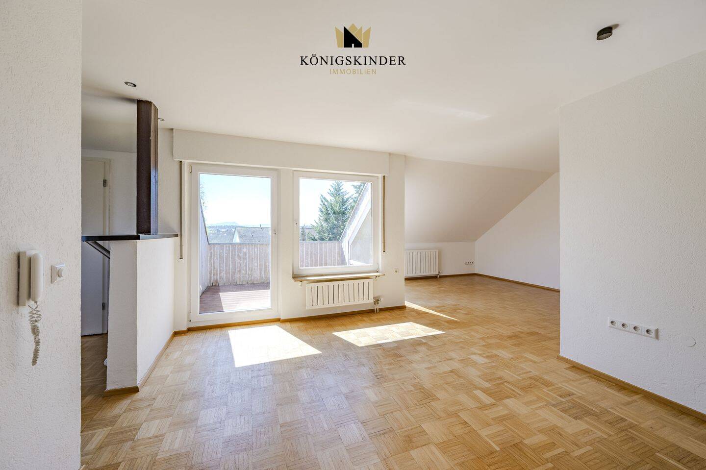 Wohnen mit Weitblick: Exklusives Mehrfamilienhaus mit 3 Einheiten, Wintergarten & Traumterrassen – Ebersbach an der Fils – Vorschaubild 4