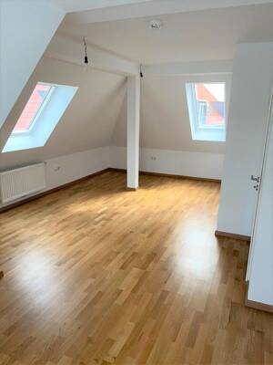 Toll ausgebaute 2 - Zimmer Dachgeschoss Wohnung mit Einbauküche in Zentrumsnähe! – 93055 Regensburg – Vorschaubild 8
