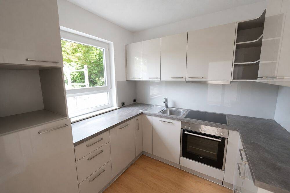 Toll sanierte Doppelhaushälfte mit Garten, Garage und Einbauküche in Coburg, Nähe Lauterer Höhe – Coburg – Vorschaubild 4