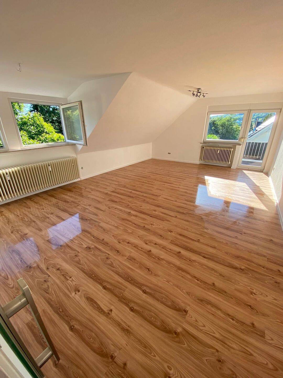 5-Zimmer DG-Wohnung 100 m2 in Roßbach