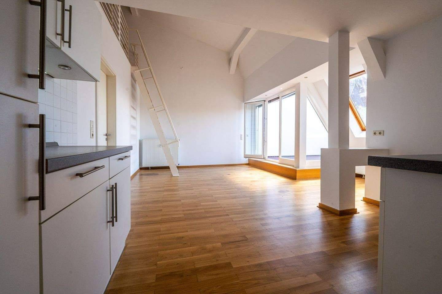 2-Zimmer Dachgeschoss-Wohnung mit Aufzug und Sonnen-Dachterrasse – Berlin – Vorschaubild 3