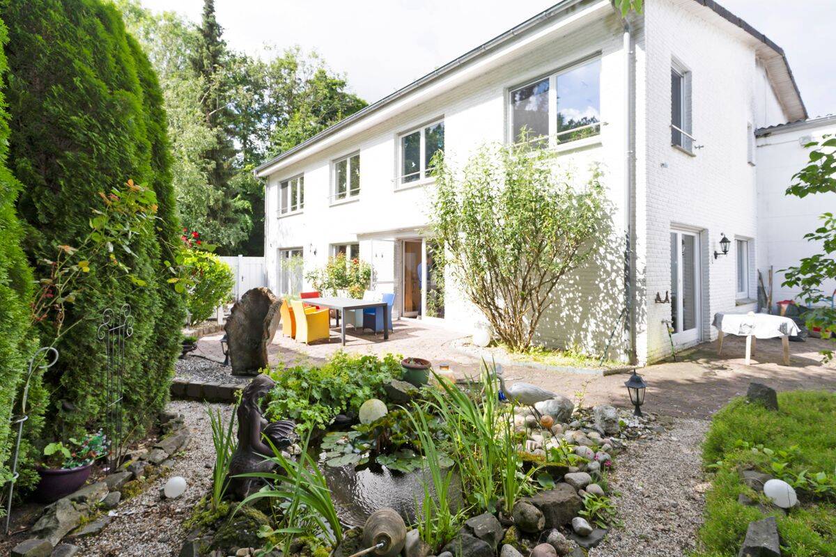 Exklusiv Wohnen und Arbeiten im Grünen - 335 m² Wohnhaus + 810 m² Gewerbe