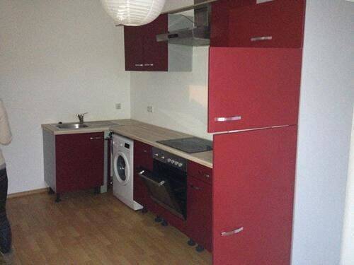 Großzügige 3-Zimmer mit Abstellraum, Laminat, Riesenküche, EBK und Wannenbad in uninaher Lage!!