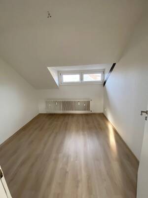 Frisch renovierte Dachgeschosswohnung – 47166 Duisburg – Vorschaubild 5