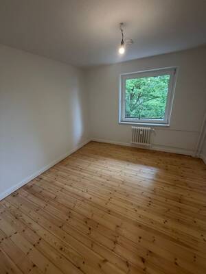 Wunderschöne sanierte 2 zimmer wohnung mit sehr goßem Balkon. – 24148 Kiel – Vorschaubild 2