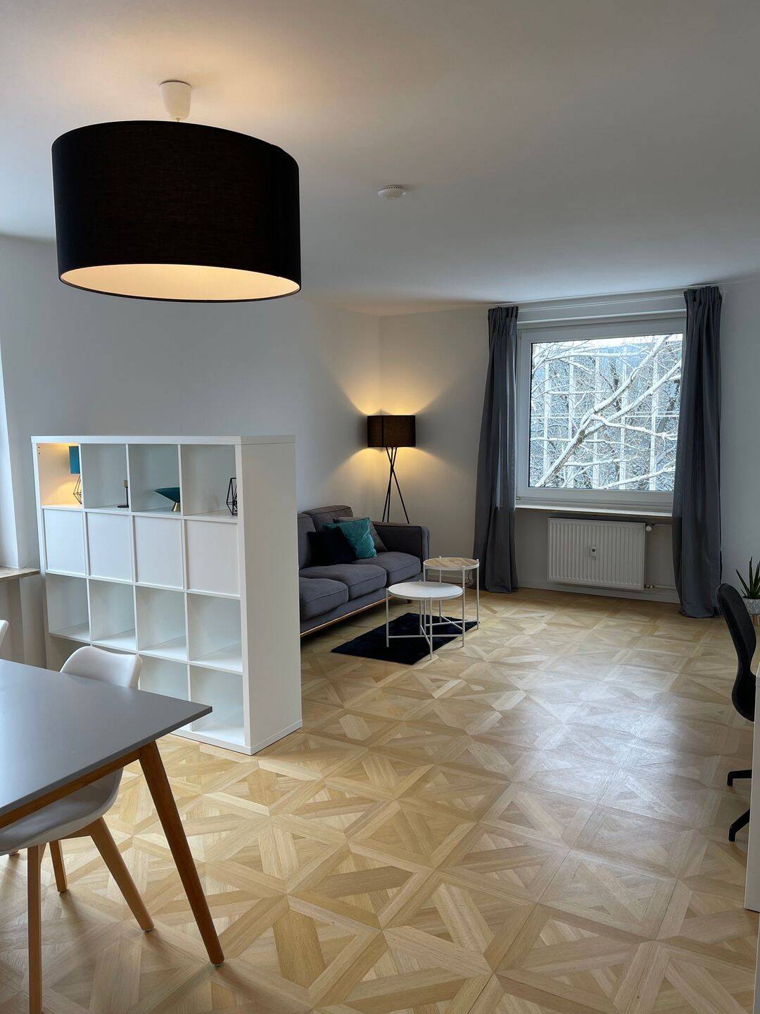 Zuhause mit 2 Zimmern und Südloggia in Schwabing direkt an der Leopoldstraße