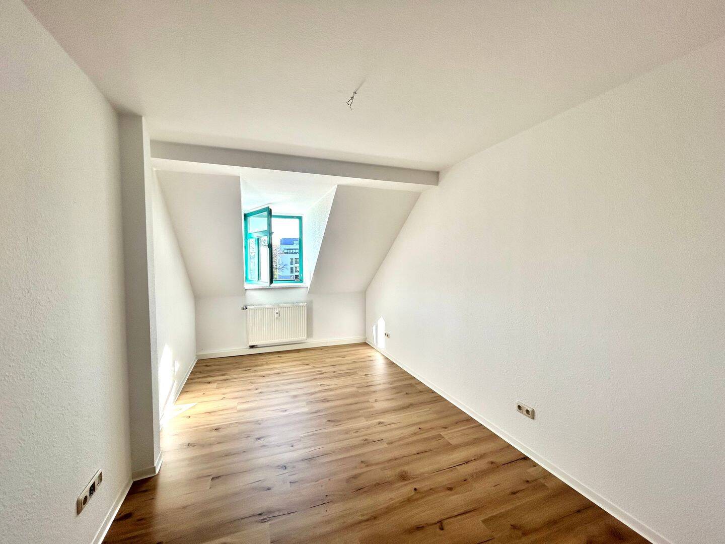 ***Helle 3-Zimmer-Dachgeschosswohnung in Altendorf mit neuem Bodenbelag*** – Chemnitz – Vorschaubild 6