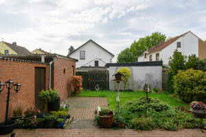 PURNHAGEN-IMMOBILIEN - Vegesack/Aumund, freist. 3-Parteienhaus mit 2 Garagen nahe der Fußgängerzone – 28755 Bremen – Vorschaubild 3