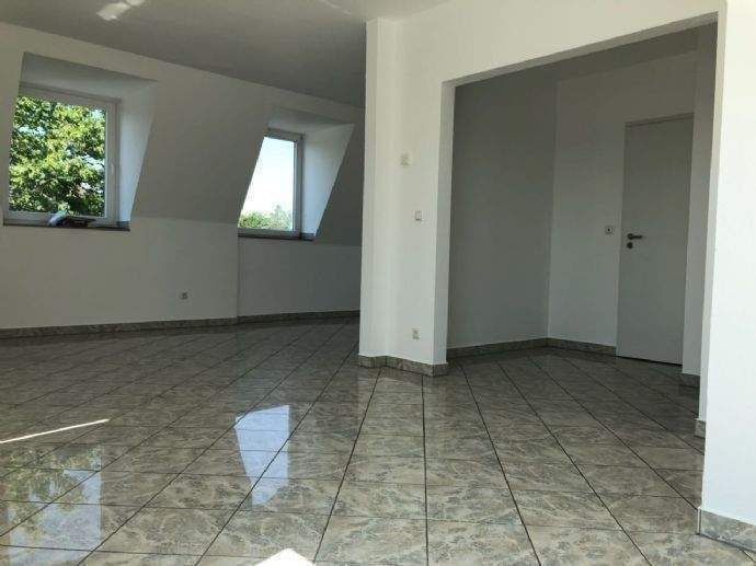 Top moderne und gut geschnittene DG Wohnung in gesuchter Lage direkt am Schmölderpark gelegen. Große Terrasse! – Mönchengladbach – Vorschaubild 4