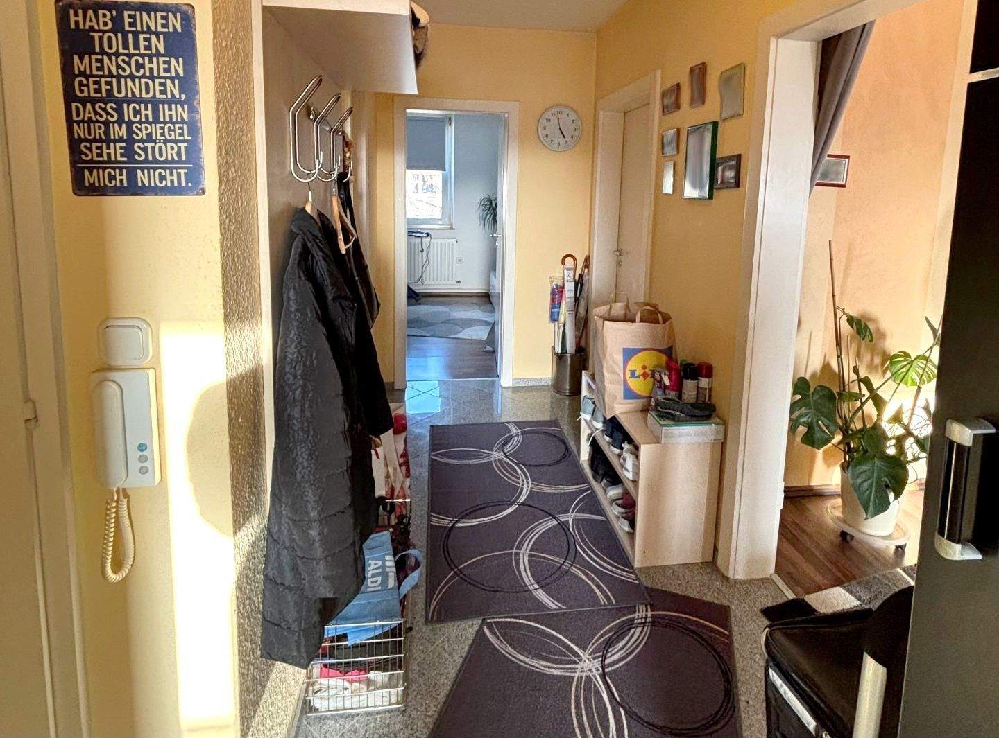 Krefeld: Charmante 3-Zimmer-Wohnung mit Balkon und idealer Raumaufteilung – Krefeld – Vorschaubild 2