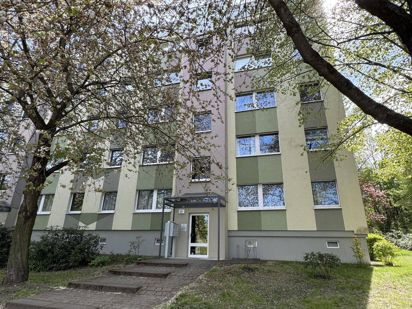 Vergrößern, verkleinern oder Vermieter werden? 1. Etage! Top gepflegt, grüne und ruhige Lage – Dresden – Vorschaubild 2