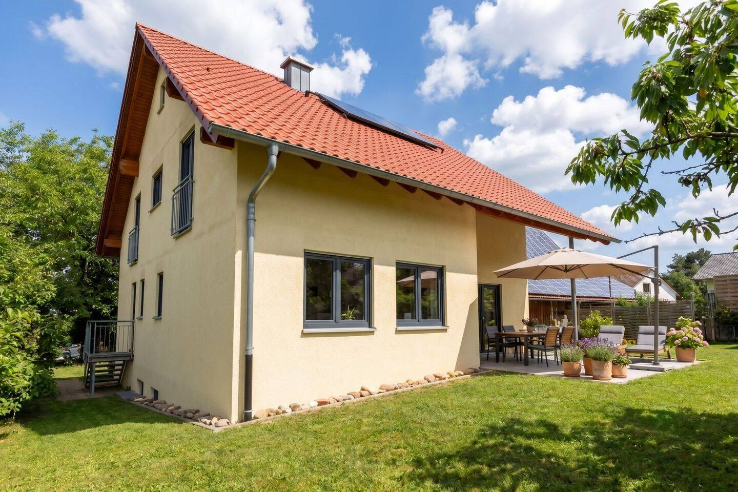 Seltenes Juwel in Sackgassenlage: Moderne Familien-Residenz auf traumhaften 1.400 m² Naturgrundstück – Gemmingen – Bild 1 von 9