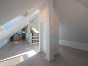 Gemütliche Dachwohnung mit ausgebauter Zusatzfläche im 2.DG (insgesamt ca. 61m²) – 70178 Stuttgart – Vorschaubild 9