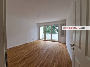 IMMOBERLIN.DE - Geschmackvoll modernisierte Wohnung mit ruhiger Südwestloggia – 13593 Berlin – Vorschaubild 1