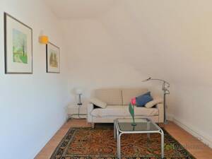 (EF1225_M) Kassel-Stadt: Fasanenhof, preiswerte möblierte Dachwohnung in einem ruhigen Haus mit Garten – 34125 Kassel – Vorschaubild 2