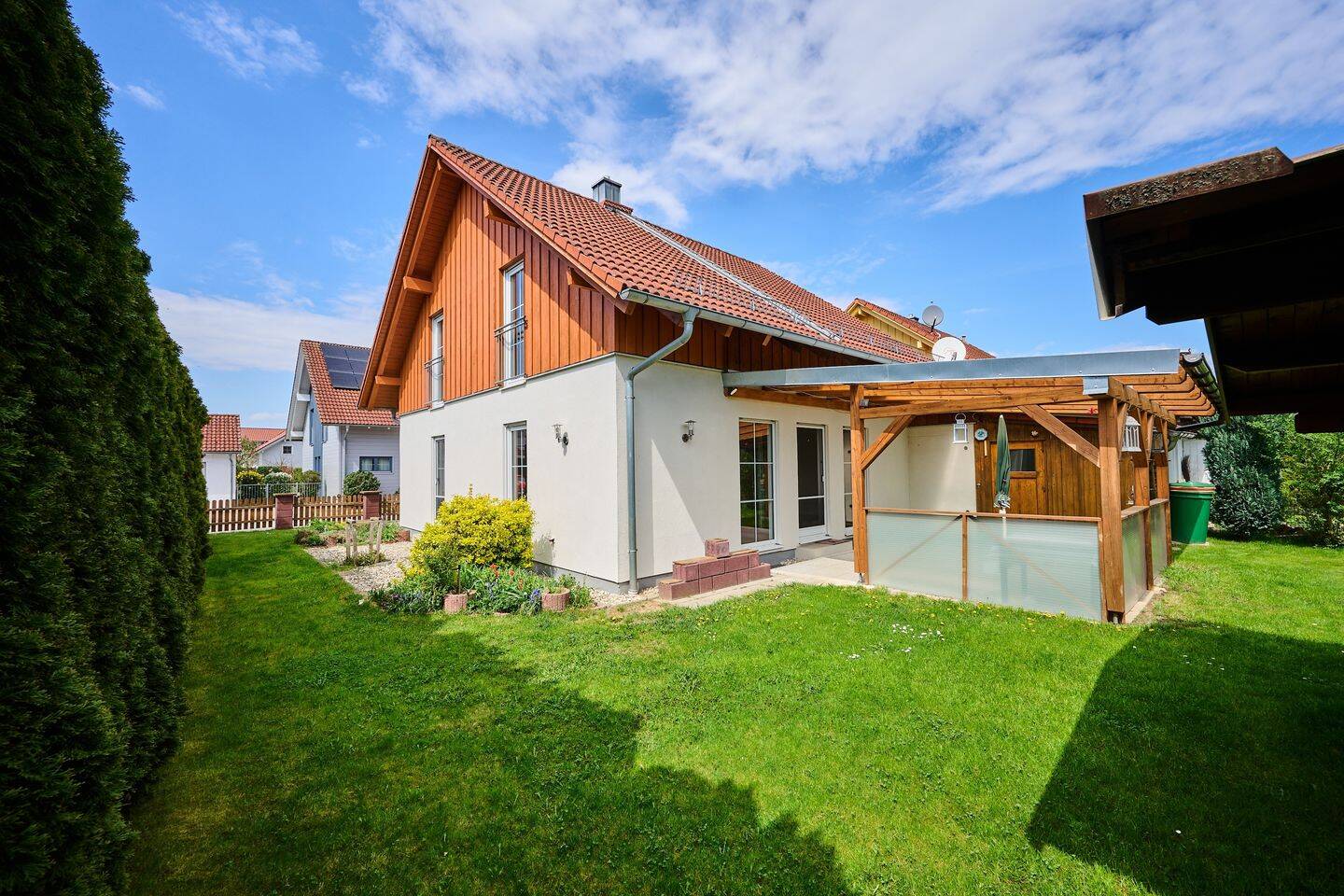 Familienglück in Holzbauweise: Freistehendes Einfamilienhaus mit Garten – Rain – Vorschaubild 2