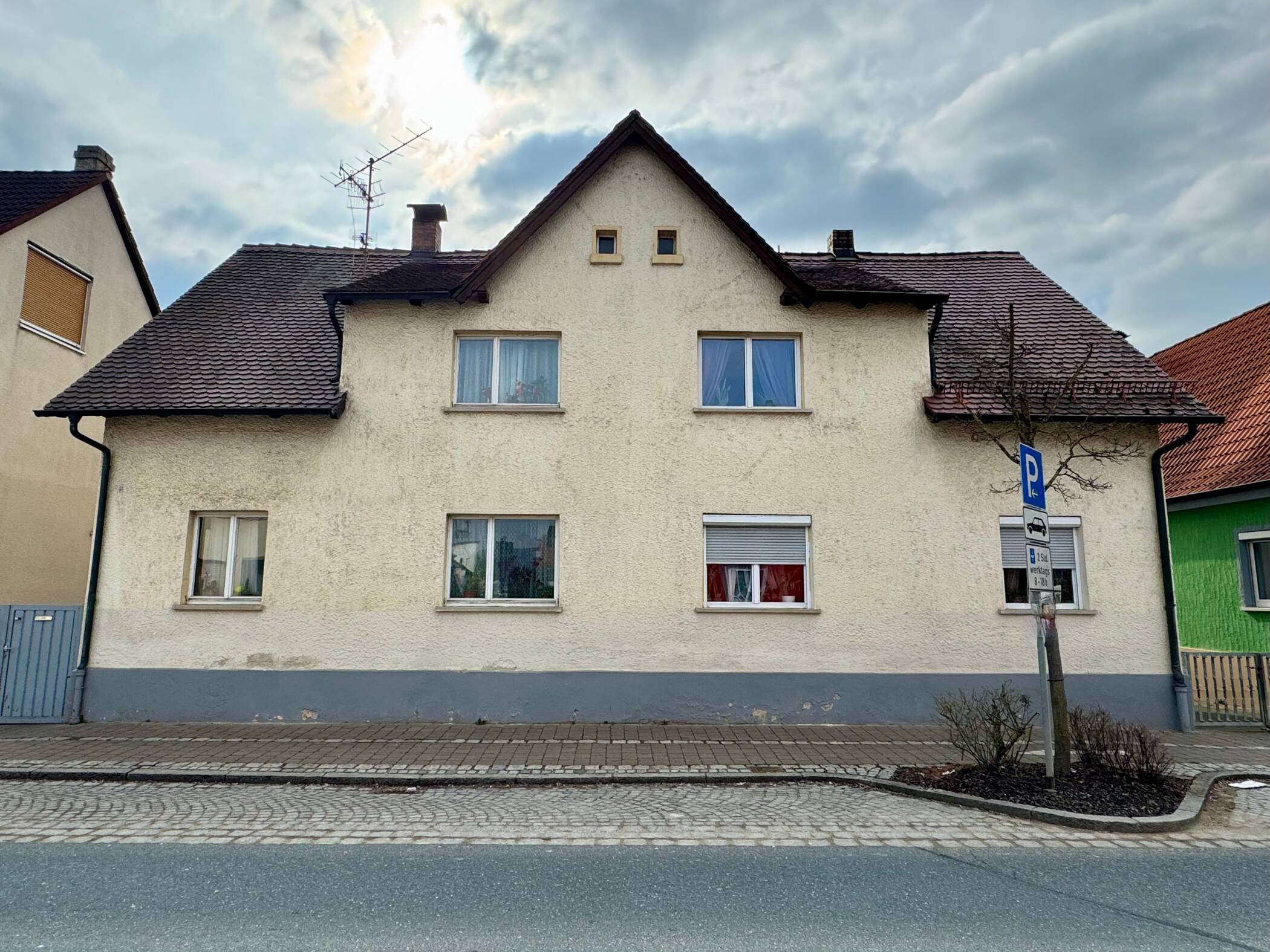 **BEZUGSFREI** Altes Haus, neue Chancen - Doppelhaushälfte mit Nebengebäude und Grundstück – Hirschaid – Vorschaubild 4
