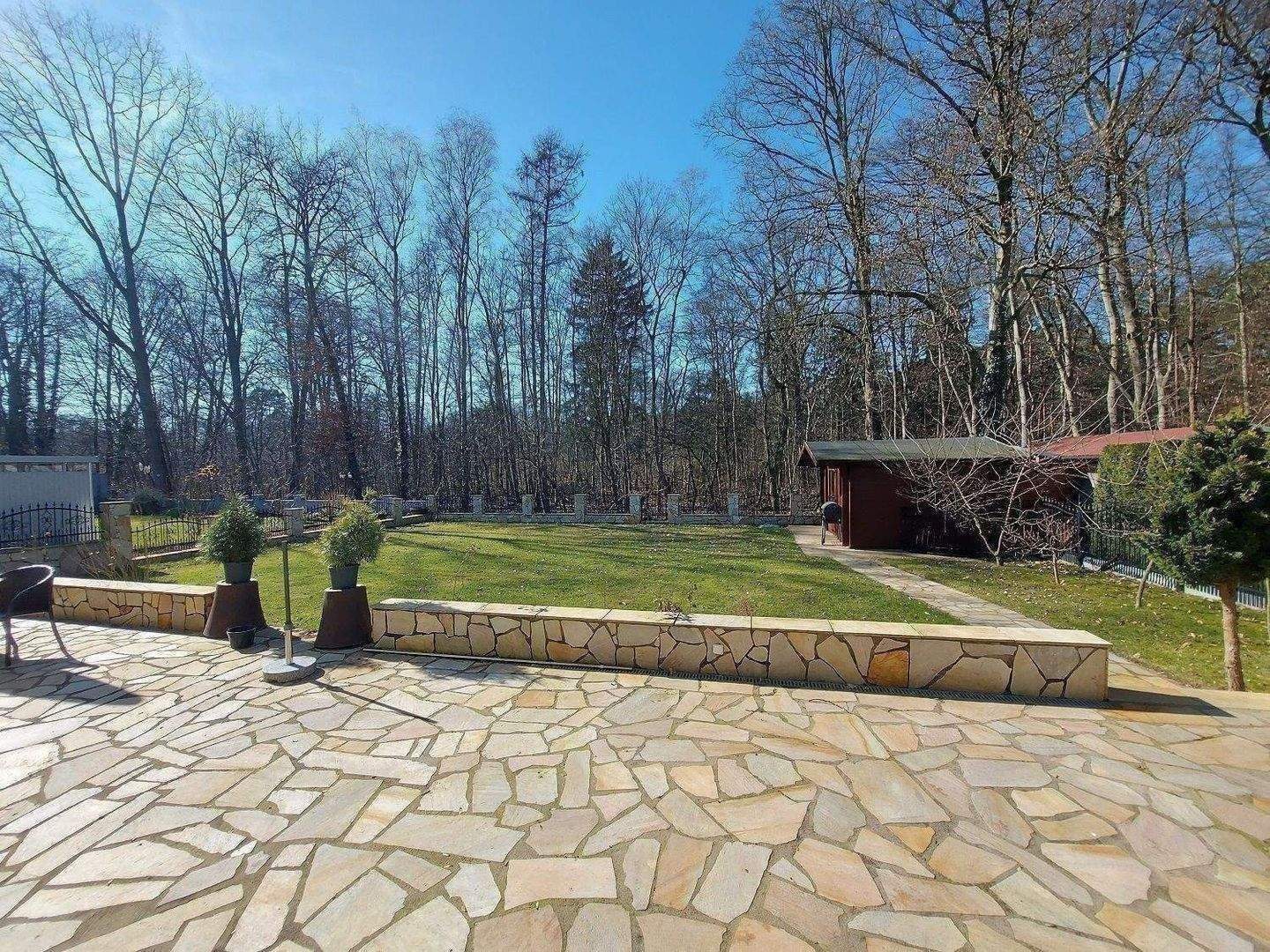 Luxuriöse Stadtvilla in exklusiver Lage! Wohnen mit Stil und Waldblick, Kamin, Erdwärmepumpe und großer Garage ! – Paderborn – Vorschaubild 3