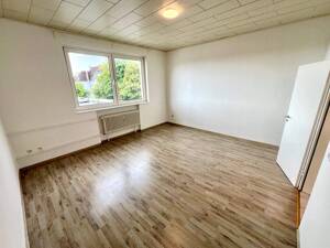 Großzügige 1-Zimmer-Wohnung Saniert mit schönem Ausblick, Aufzug, Stellplatz – 24103 Kiel – Vorschaubild 1