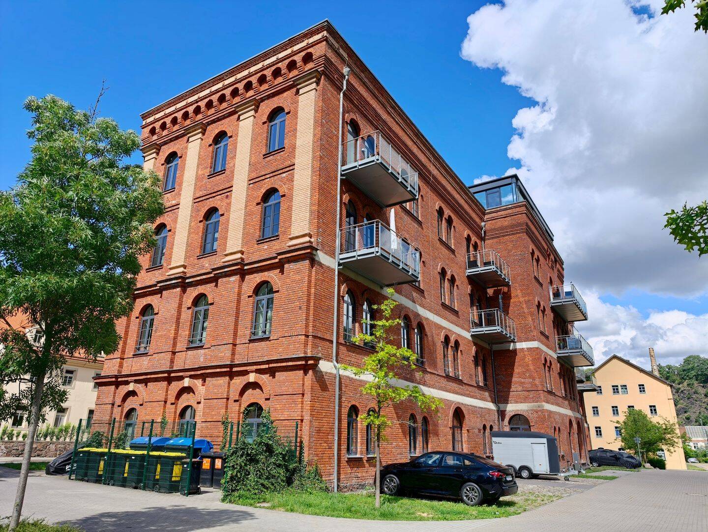 Großzügige Loftwohnung in historischem Ambiente mit Balkon und 2 Stellplätzen – Dresden – Bild 1 von 9