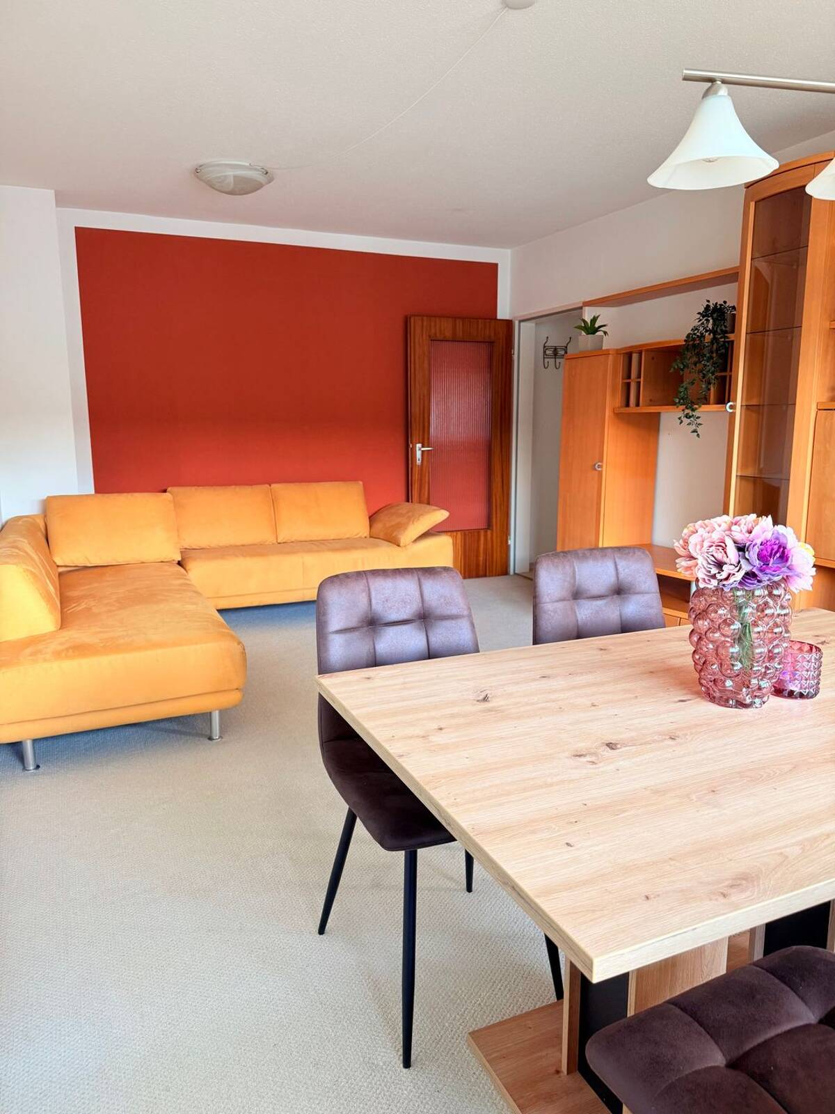 Attraktive, liebevoll möblierte Zwei-Zimmer-Wohnung in Singen-Nord – 78224 Singen (Hohentwiel) – Bild 1 von 7