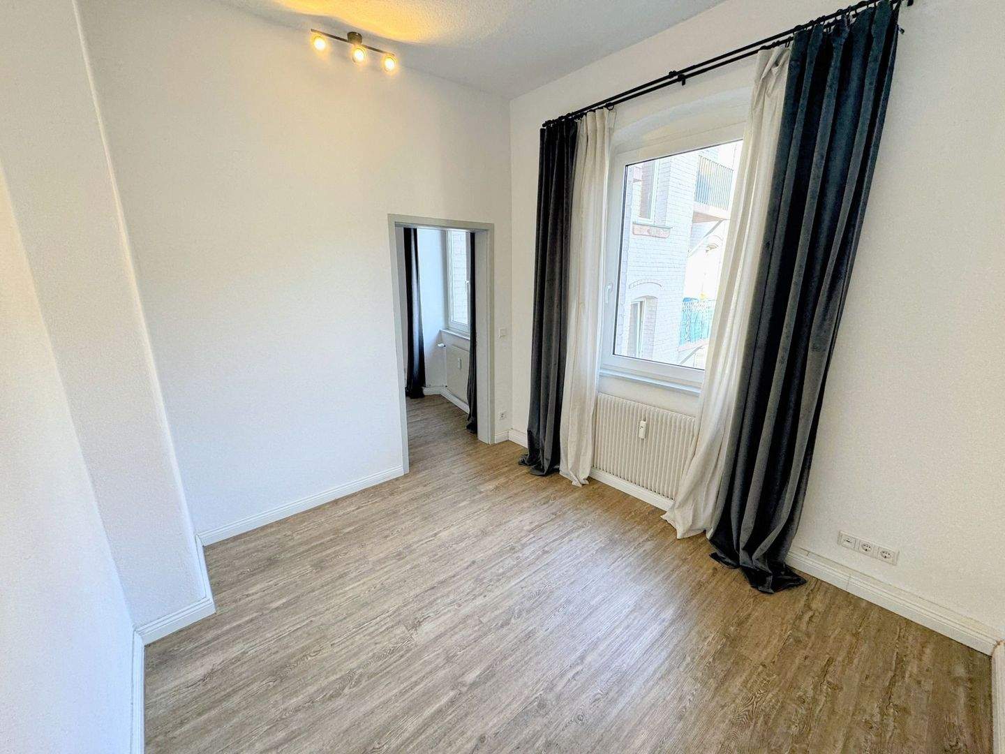 Sanierte 4 Zimmer Wohnung in zentraler Lage mit Balkon – Nürnberg – Vorschaubild 7