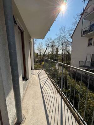 Vollmöblierte 2-Zimmer-Wohnung mit 2 Balkonen und TG-Stellplatz in Fürth-West – 90766 Fürth – Vorschaubild 5