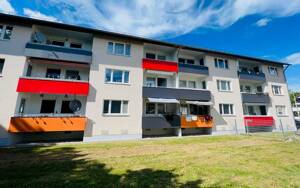 PROVISIONSFREI * FREISTEHENDE WOHNANLAGEN = 2 MFH + 1 BGS * PARKPLÄTZE * AUFGETEILT NACH WEG * GEPFLEGT * STADTTEILLAGE FÜRTH * NÄHE KLINIKUM * – 90766 Fürth – Vorschaubild 2