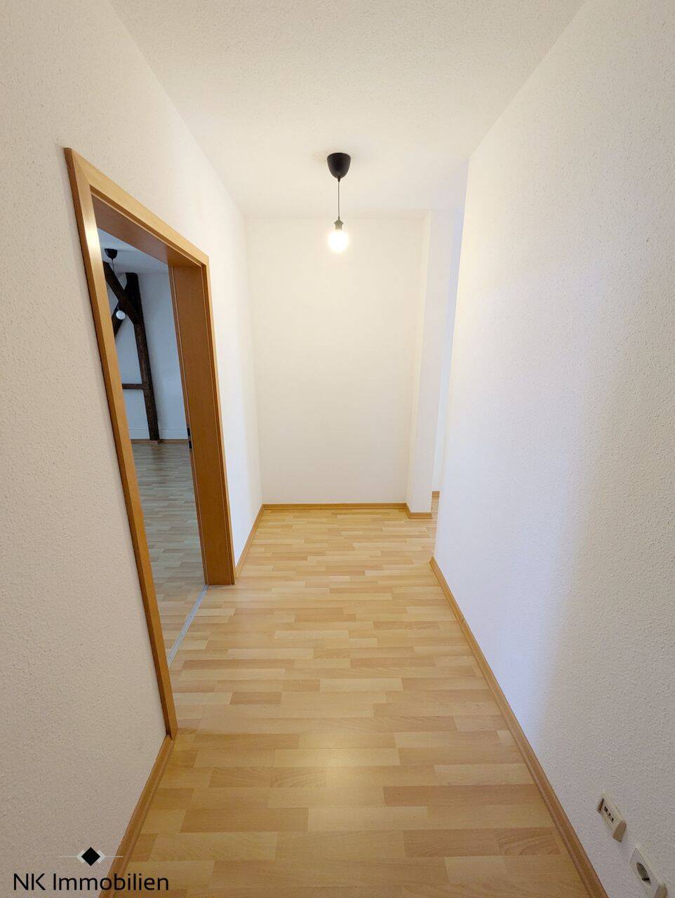 ++ fantastische Wohnung mit Flair: 2 Zimmer, charmante Holzbalken, Einbauküche & Wanne ++ – Chemnitz – Vorschaubild 6
