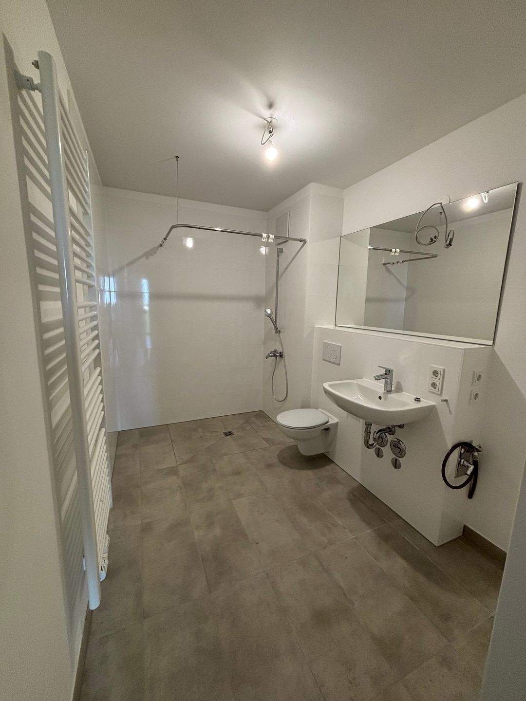 Helle 3-Zimmer-Wohnung mit Terrasse – München – Vorschaubild 5
