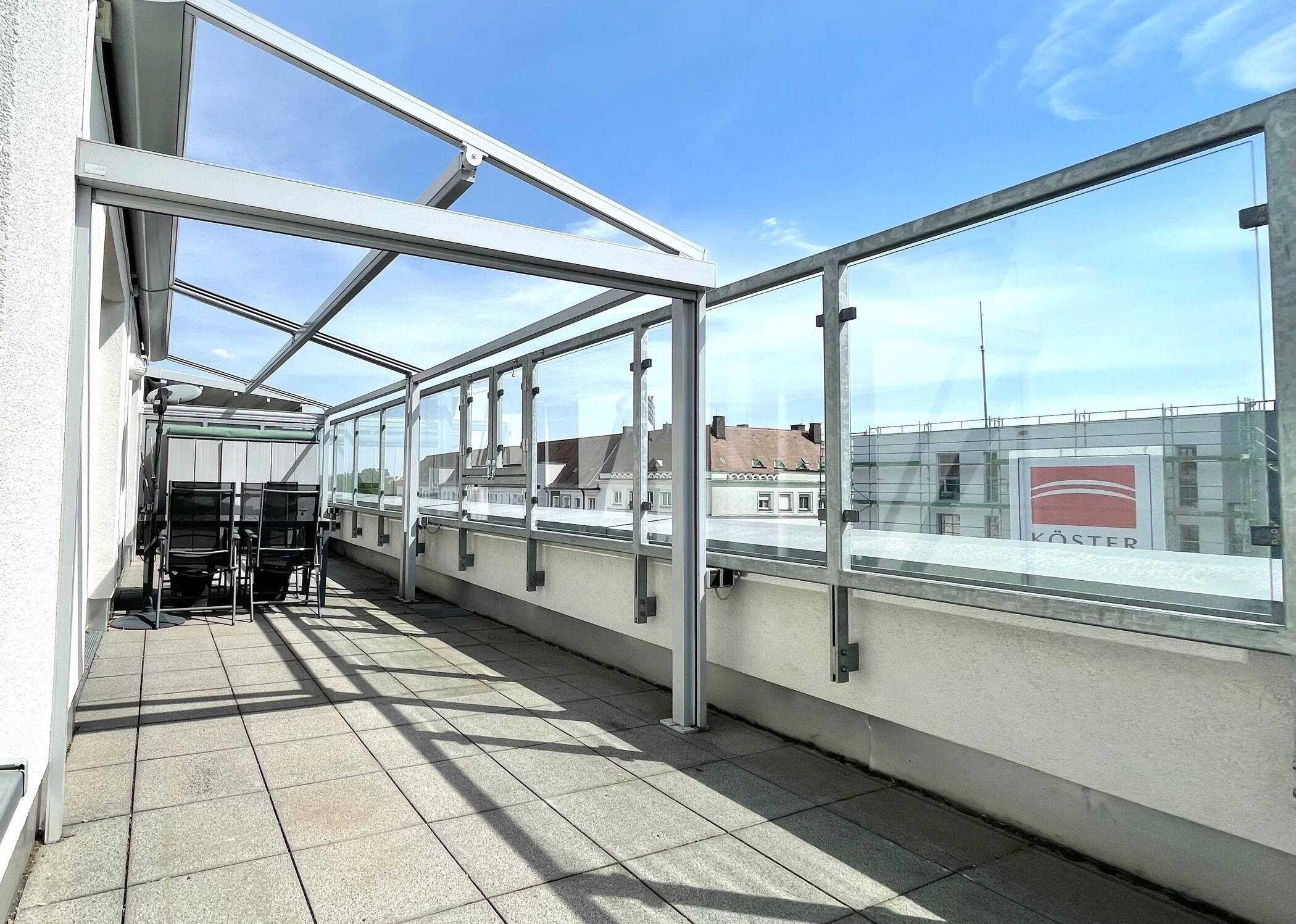 Penthouse mit großer Dachterrasse in Südausrichtung, neuwertig – Nürnberg – Vorschaubild 3