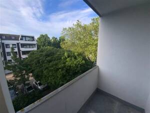 Helle 3-Zimmer-Wohnung mit 2 Balkonen, Einbauküche und Wannenbad in Schwachhhausen nahe Gete – 28211 Bremen – Vorschaubild 2