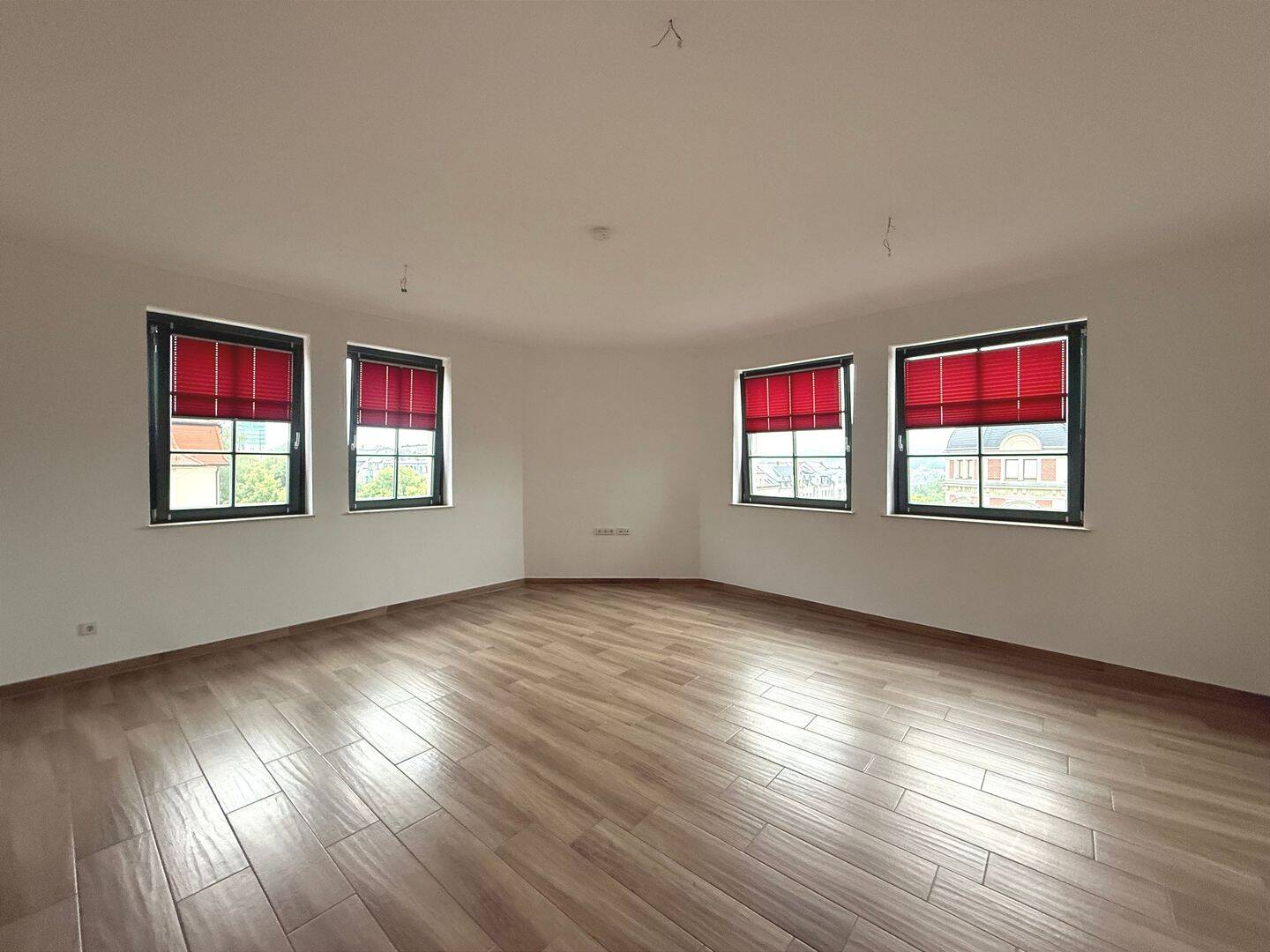 3-Raum-Penthousewohnung mit Weitblick + Lift + Carport + EBK – Chemnitz – Vorschaubild 5