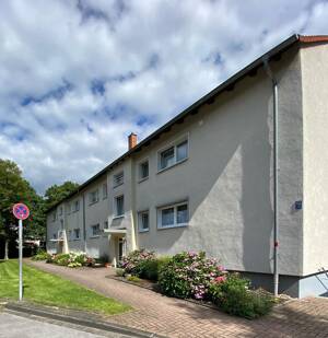 KAPITALANLAGE im Modernisierten Haus : Vermietete 2-Zimmer-Wohnung mit Balkon ! Provisionsfrei !