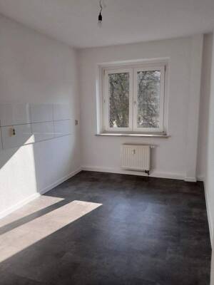 Ankommen und wohlfühlen! Hübsche Zwei-Zimmer-Wohnung mit Balkon – 8527 Plauen – Vorschaubild 3