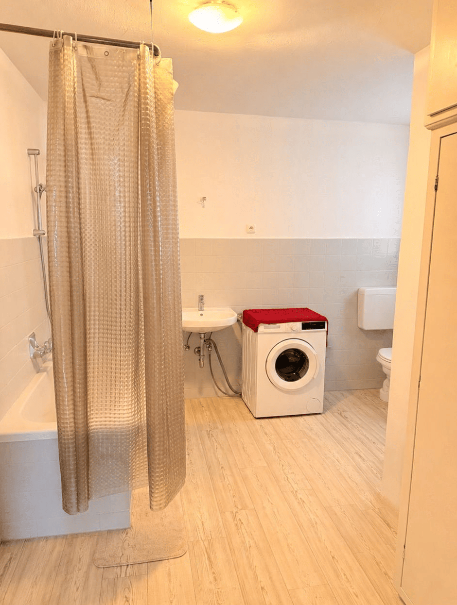 Schöne 3-Zi Wohnung mit Einbauküche, Balkon und Keller in einer zentralen und und ruhigen Lage – Munster – Vorschaubild 5
