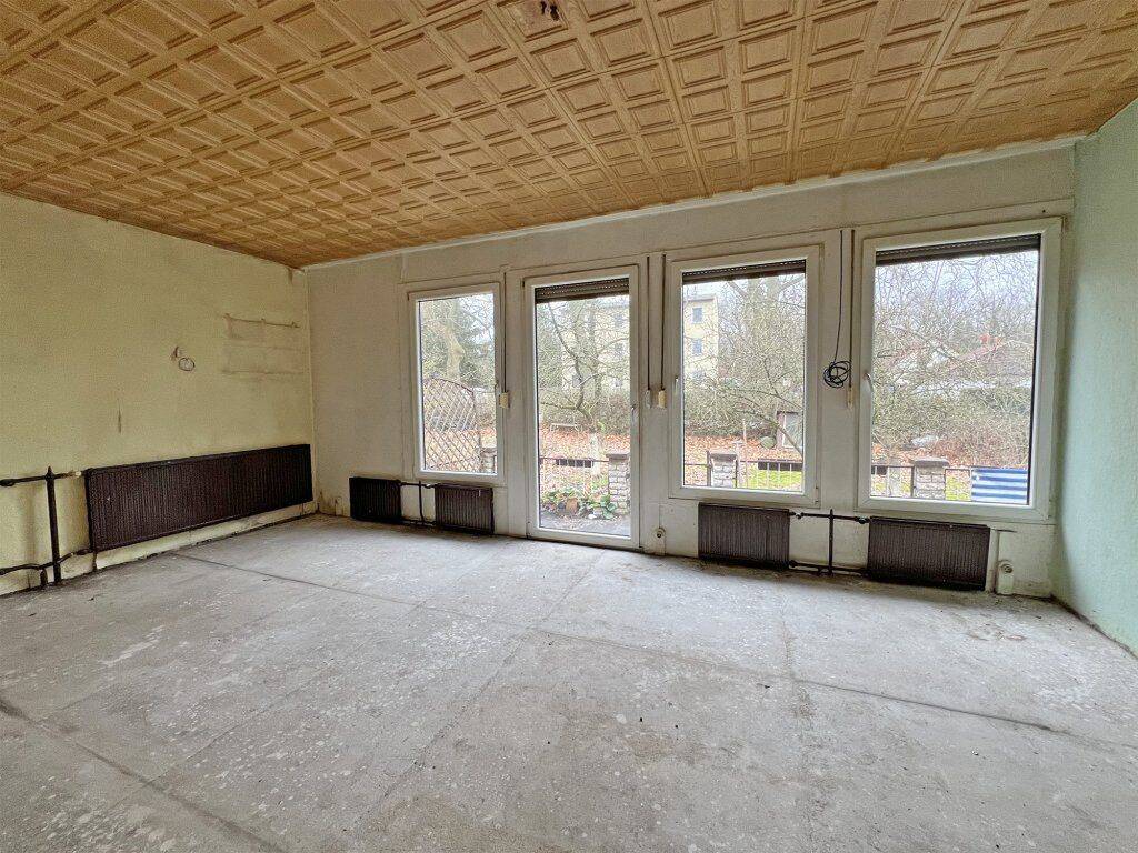 Ein sanierungsbedürftiges Einfamilienhaus mit Garten und Garage – Eberswalde – Vorschaubild 2